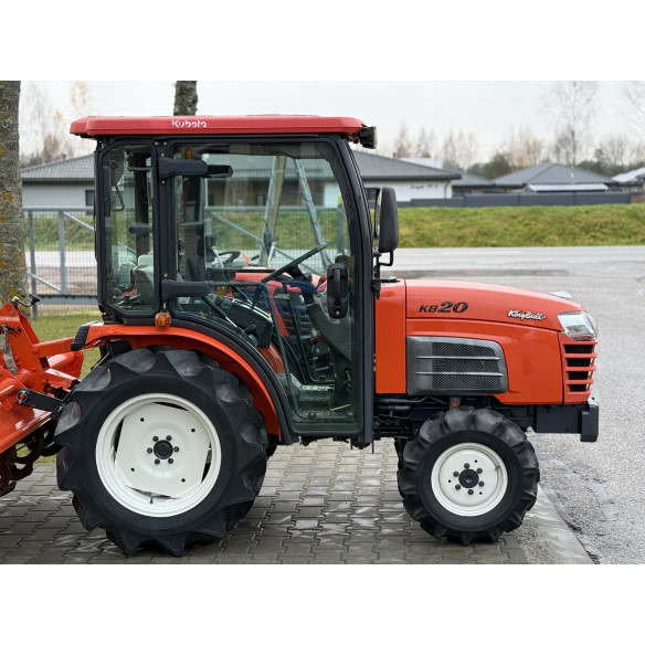 Kubota KB-20 su žemės dirbimo freza