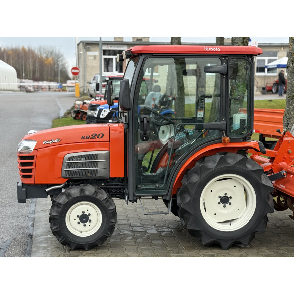 Kubota KB-20 su žemės dirbimo freza