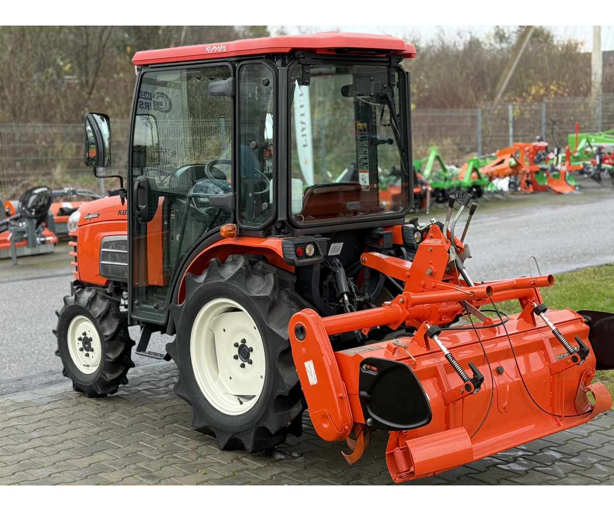 Kubota KB-20 su žemės dirbimo freza