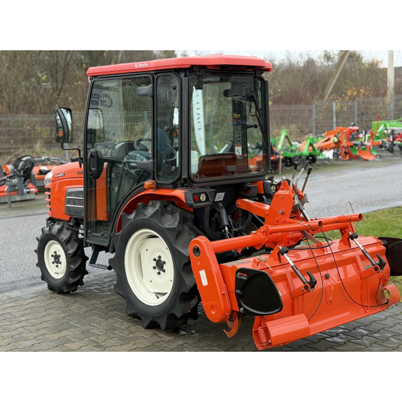 Kubota KB-20 su žemės dirbimo freza