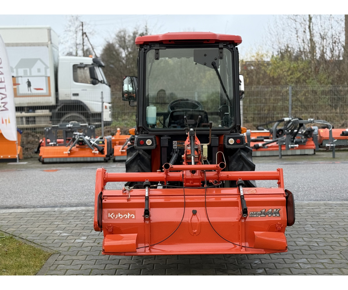 Kubota KB-20 su žemės dirbimo freza