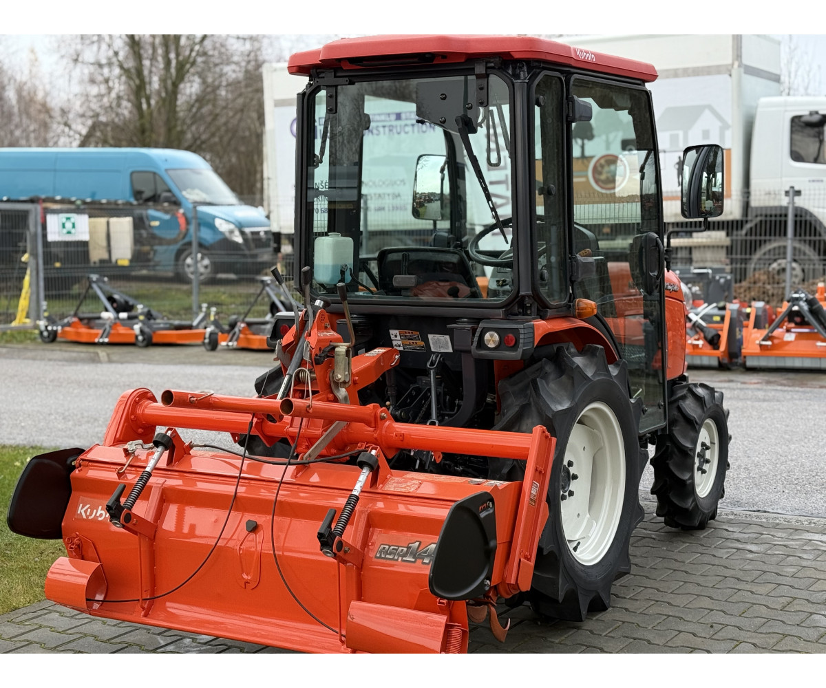 Kubota KB-20 su žemės dirbimo freza