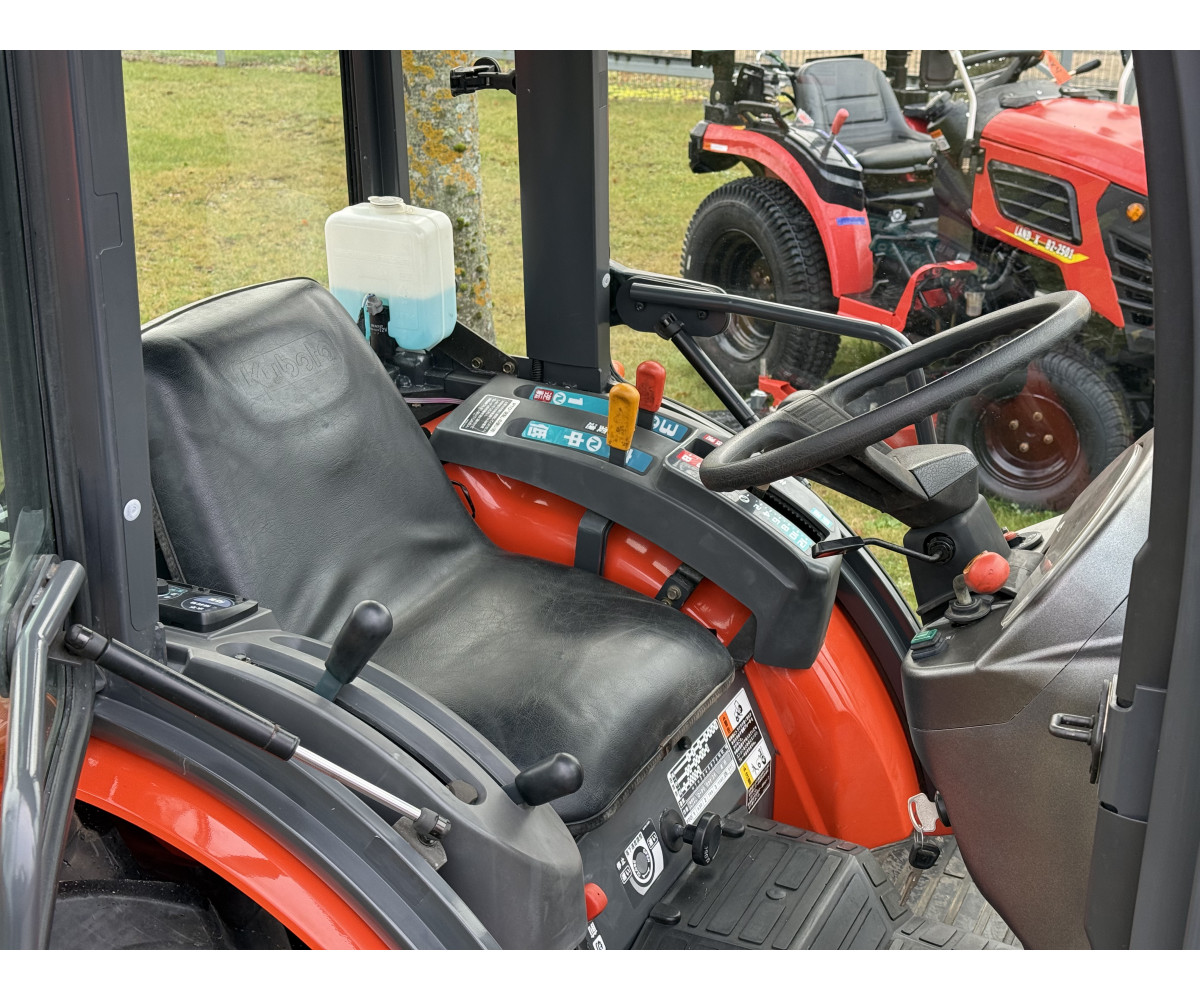 Kubota KB-20 su žemės dirbimo freza