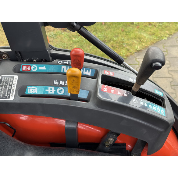 Kubota KB-20 su žemės dirbimo freza