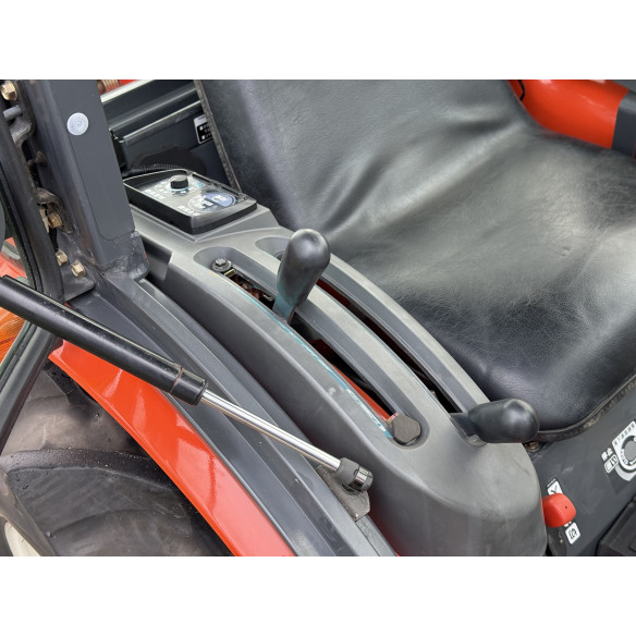 Kubota KB-20 su žemės dirbimo freza