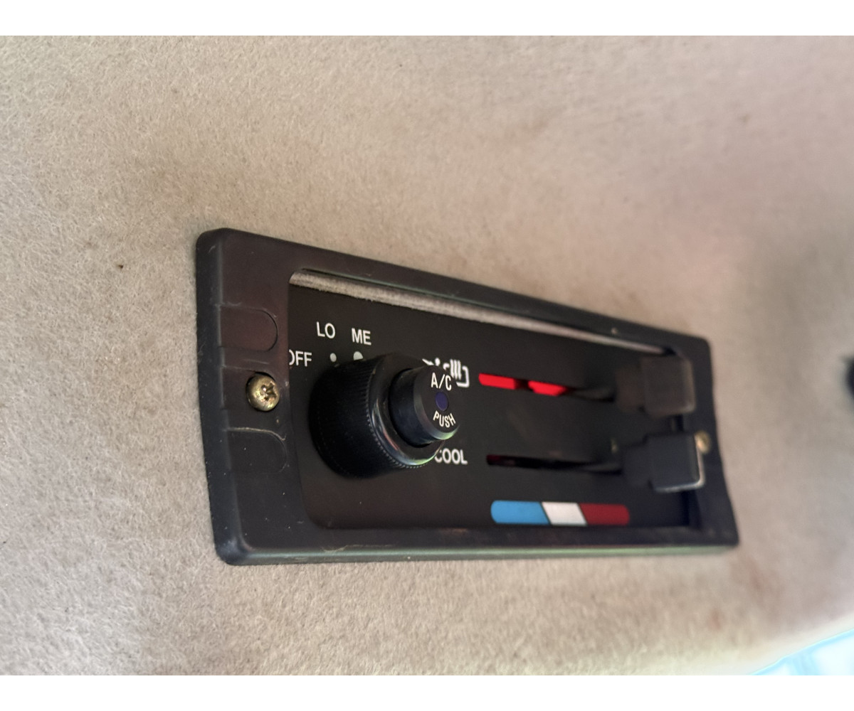 Kubota KB-20 su žemės dirbimo freza