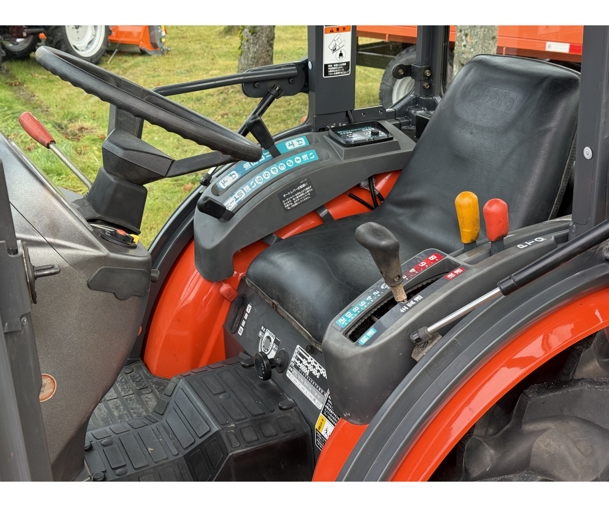 Kubota KB-20 su žemės dirbimo freza
