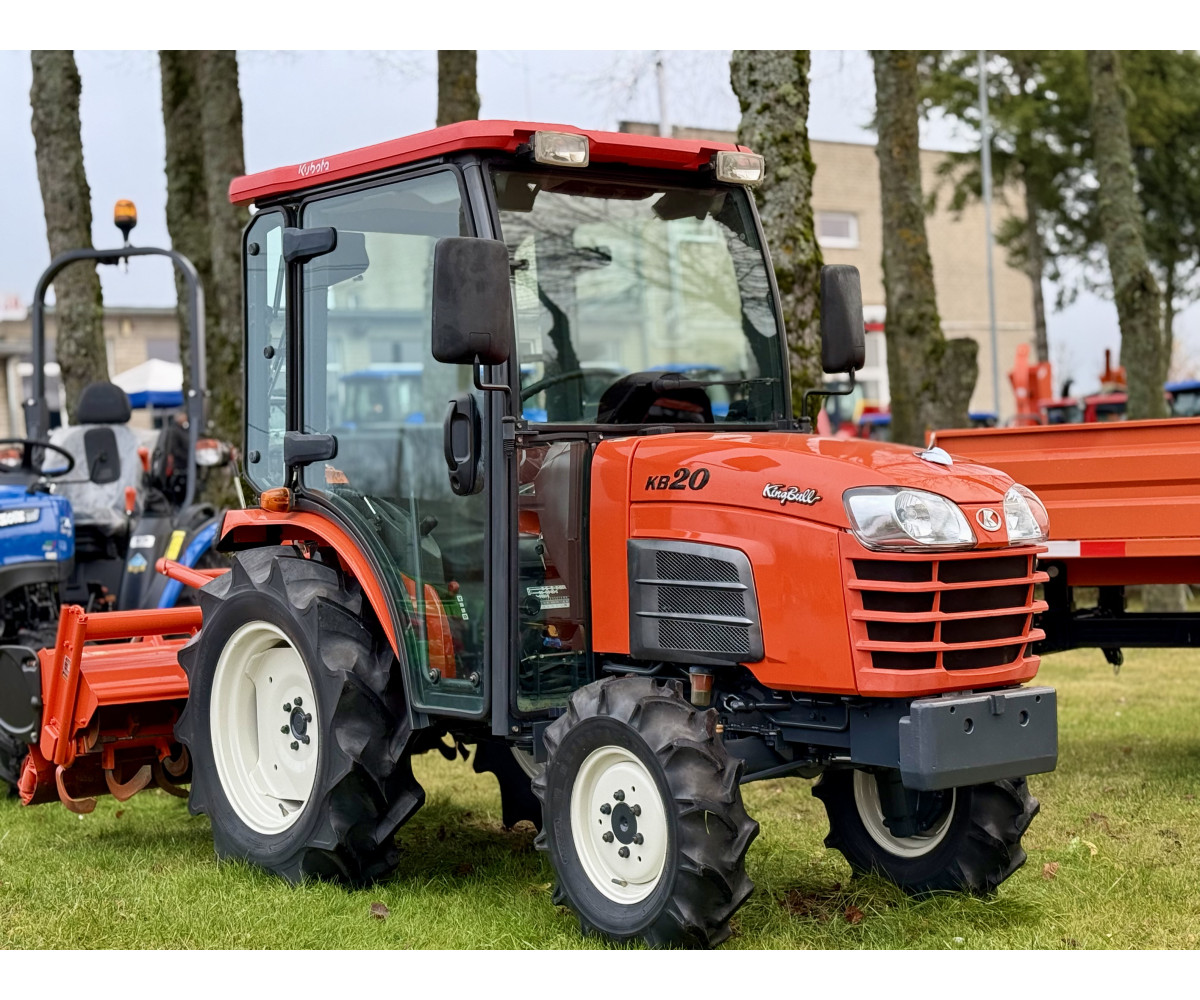Kubota KB-20 su žemės dirbimo freza
