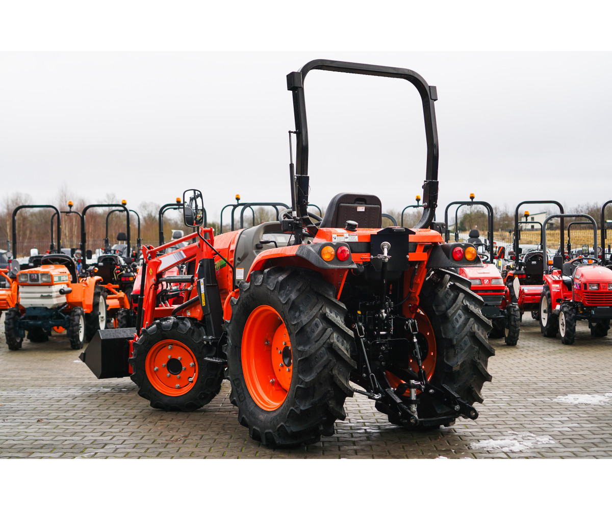 Hinomoto HM475 su frontaliniu krautuvu