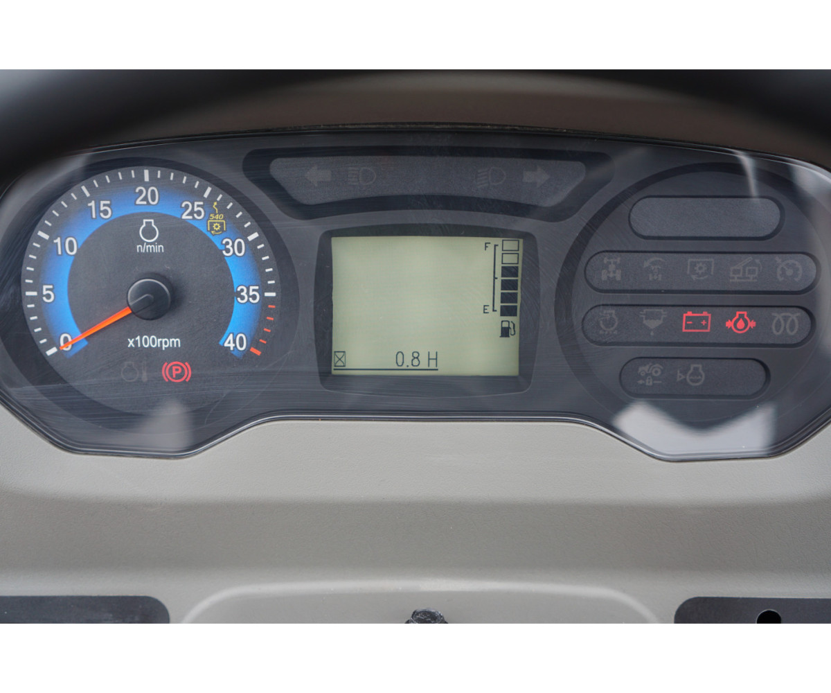 Hinomoto HM475 su frontaliniu krautuvu