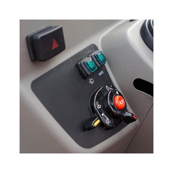 Hinomoto HM475 su frontaliniu krautuvu