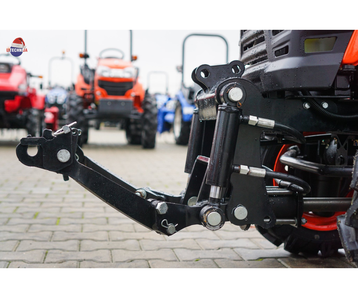 Hinomoto HM-3030 su priekine 3-jų taškų pakaba