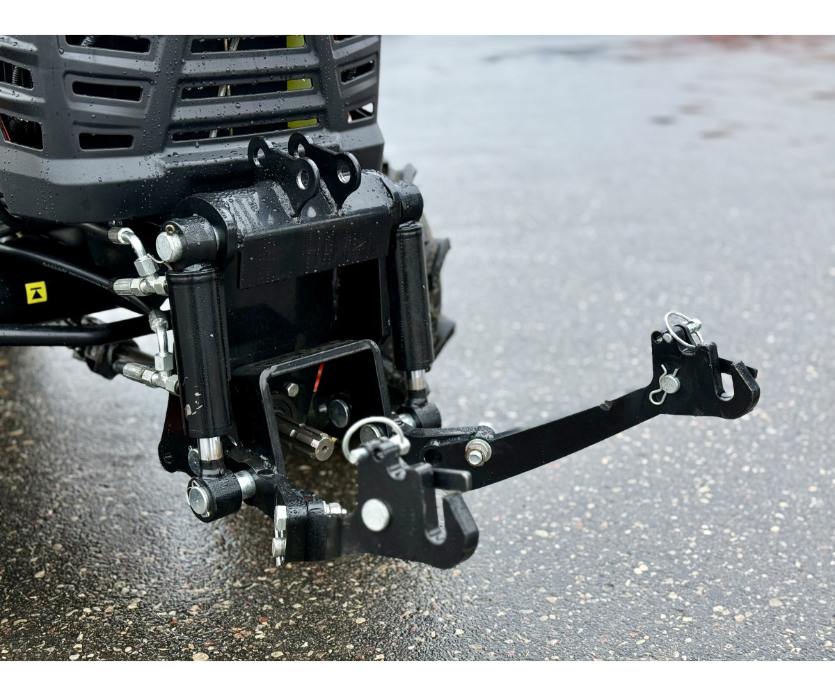 Hinomoto HM-3030 su priekine 3-jų taškų pakaba