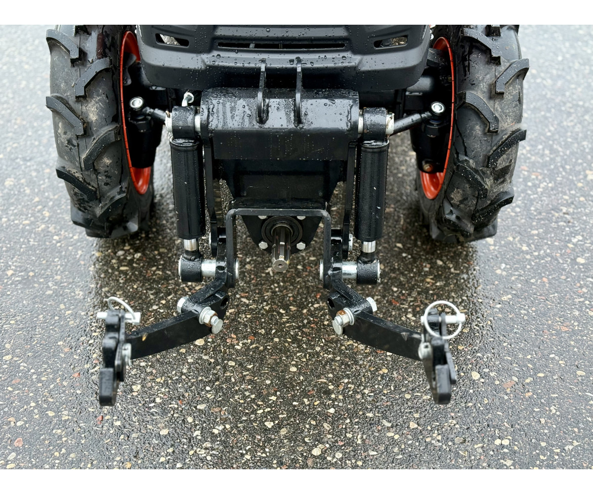 Hinomoto HM-3030 su priekine 3-jų taškų pakaba