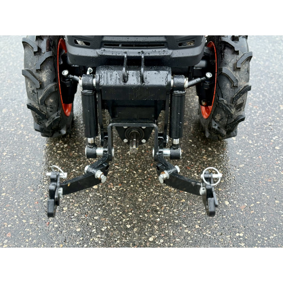 Hinomoto HM-3030 su priekine 3-jų taškų pakaba