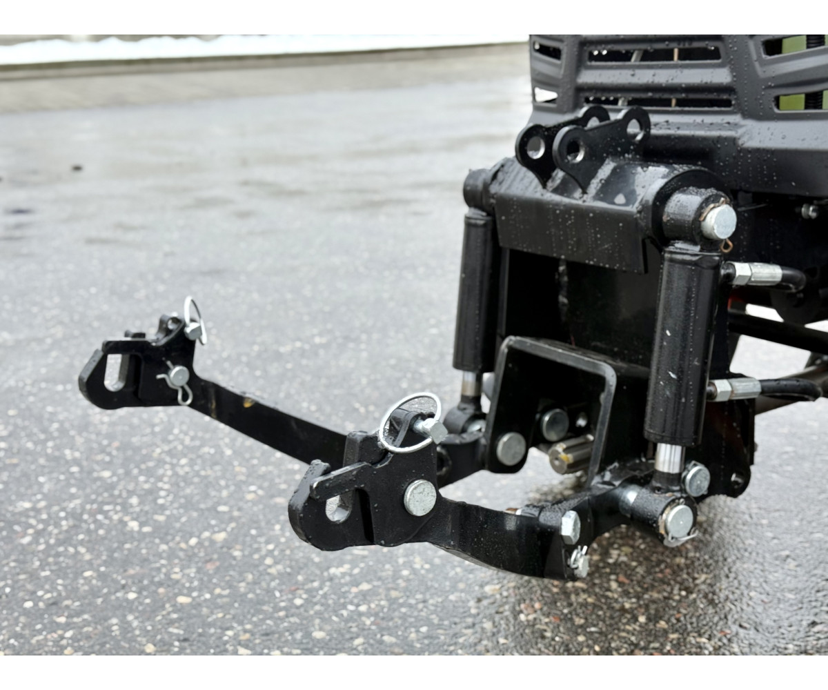 Hinomoto HM-3030 su priekine 3-jų taškų pakaba