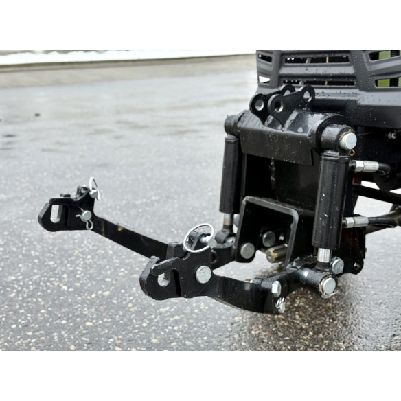 Hinomoto HM-3030 su priekine 3-jų taškų pakaba