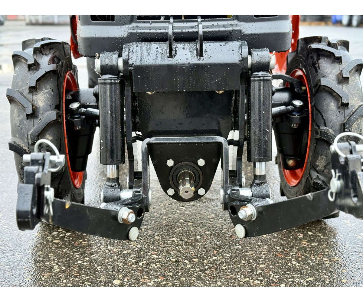 Hinomoto HM-3030 su priekine 3-jų taškų pakaba