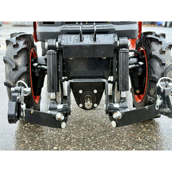 Hinomoto HM-3030 su priekine 3-jų taškų pakaba