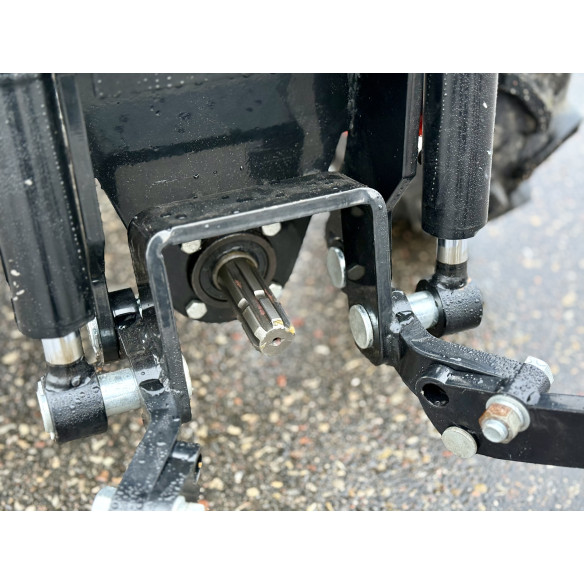 Hinomoto HM-3030 su priekine 3-jų taškų pakaba