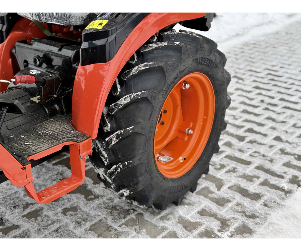 Hinomoto HM3030 with front loader