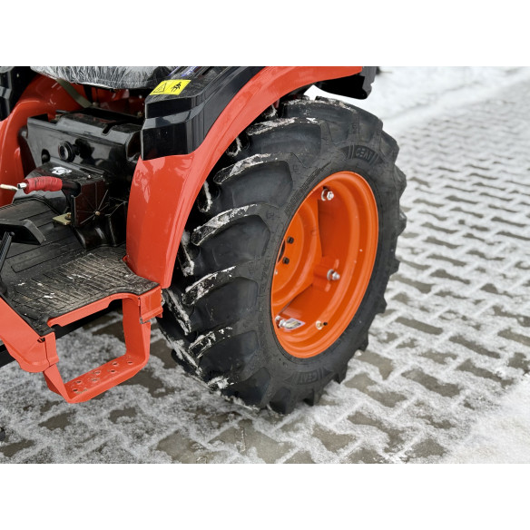 Hinomoto HM3030 su frontaliniu krautuvu