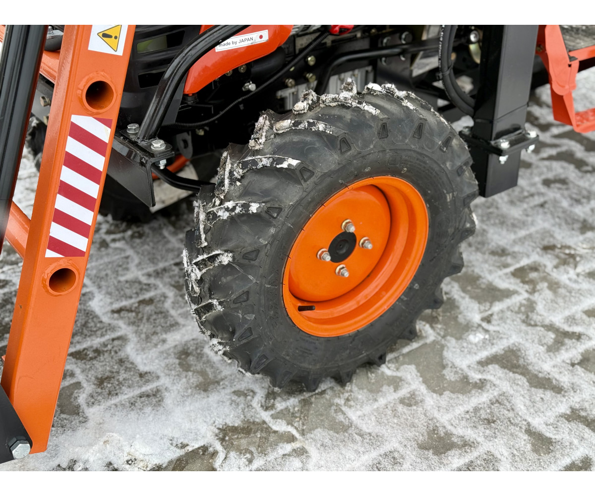 Hinomoto HM3030 with front loader