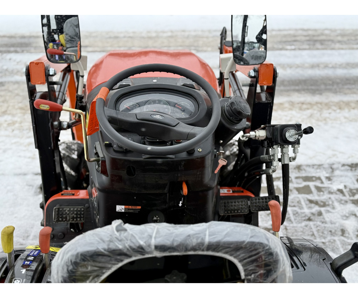 Hinomoto HM3030 with front loader