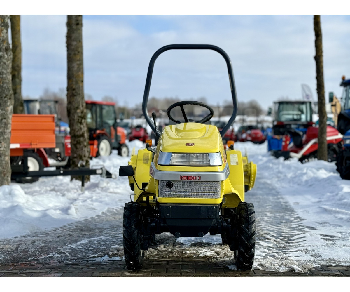 Iseki TC-13 su žemės dirbimo freza