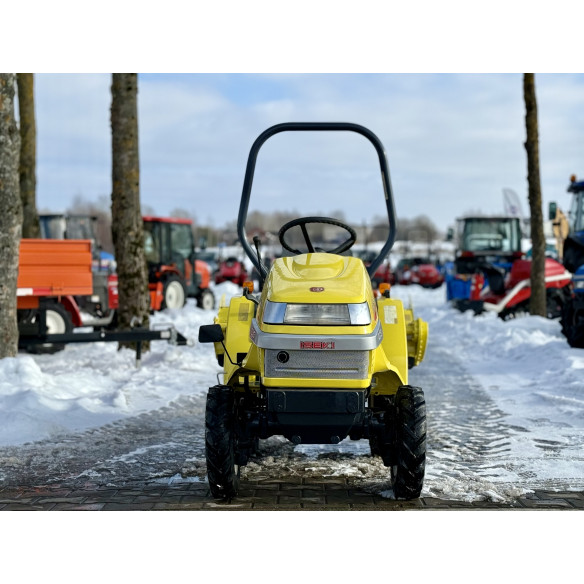 Iseki TC-13 su žemės dirbimo freza