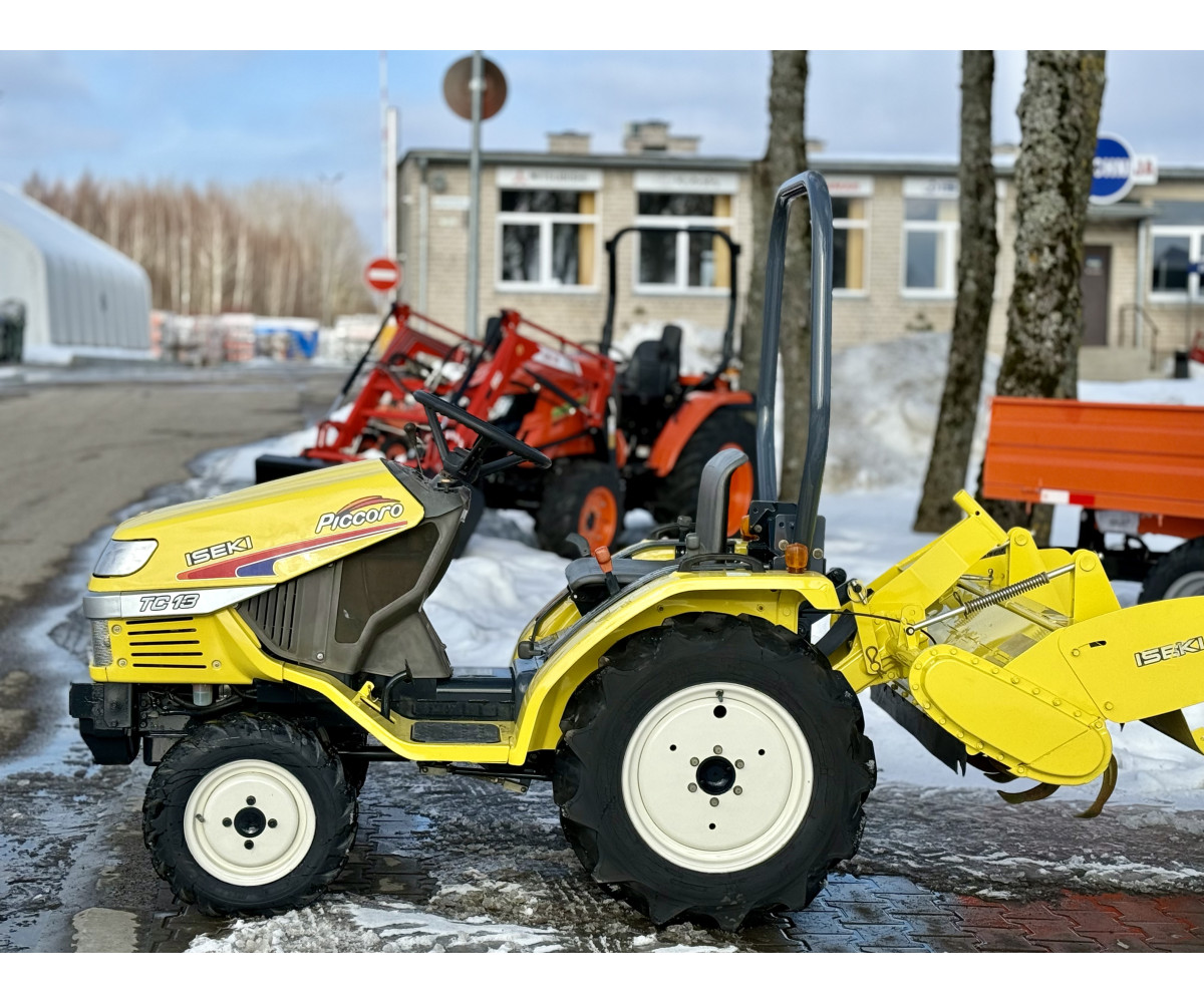 Iseki TC-13 su žemės dirbimo freza