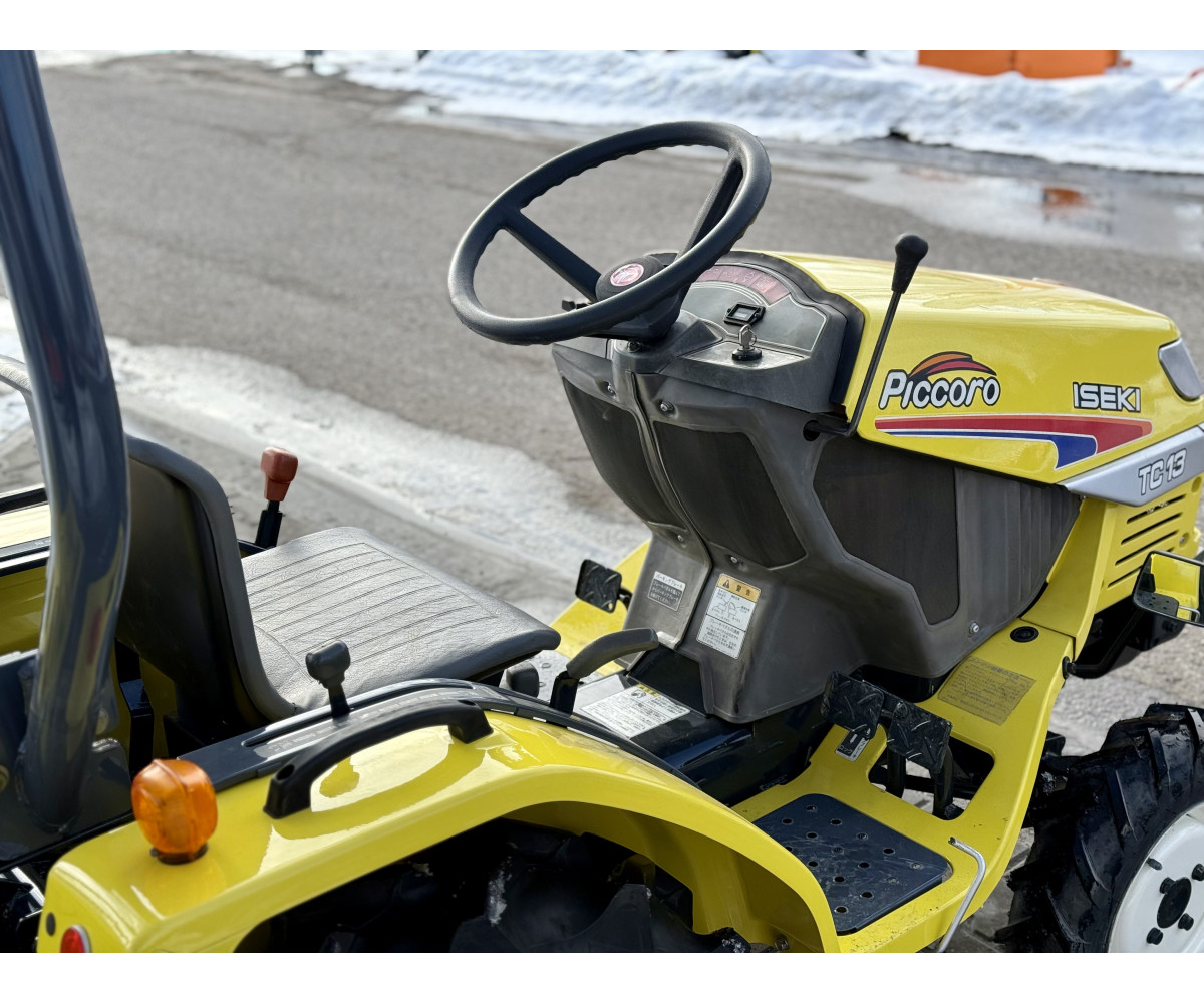 Iseki TC-13 su žemės dirbimo freza