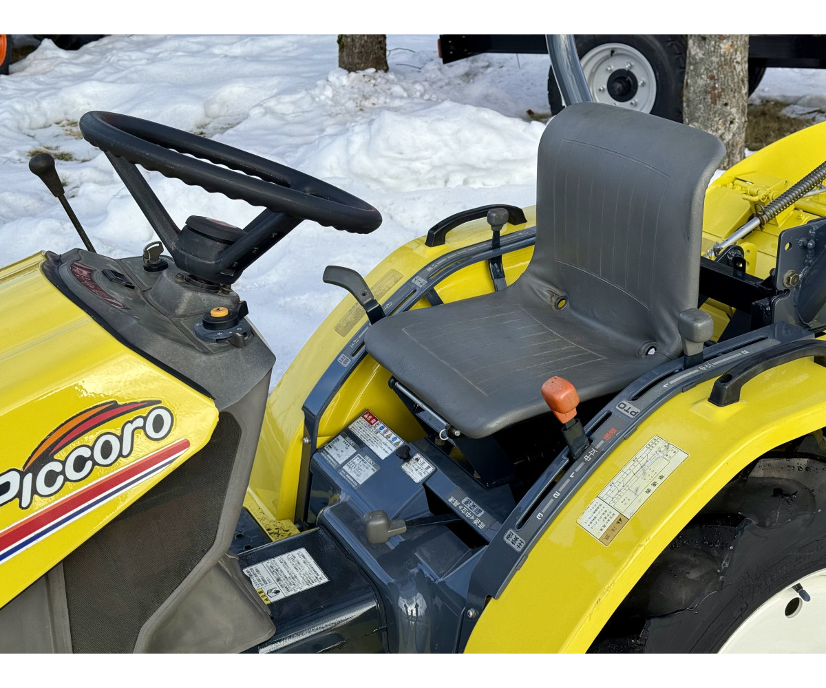 Iseki TC-13 su žemės dirbimo freza