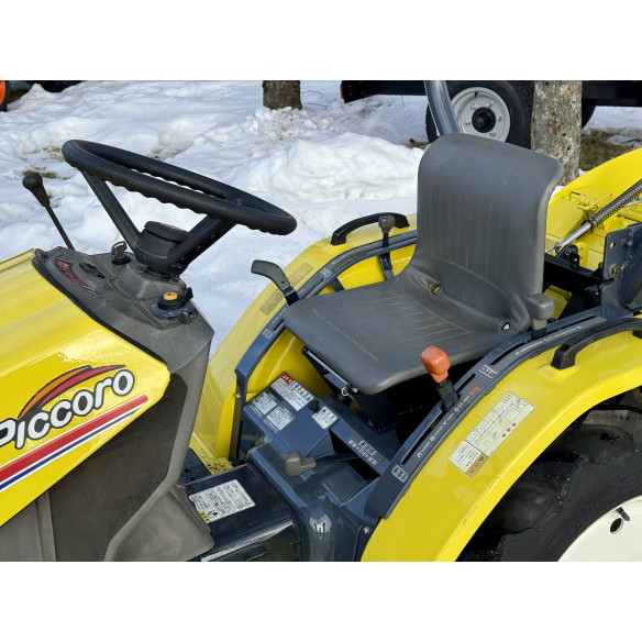 Iseki TC-13 su žemės dirbimo freza