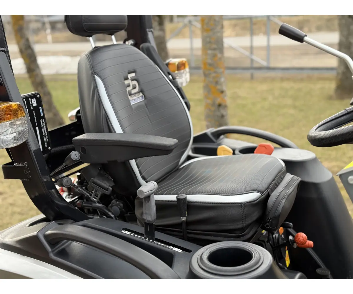 Solis 26HST su frontaliniu krautuvu