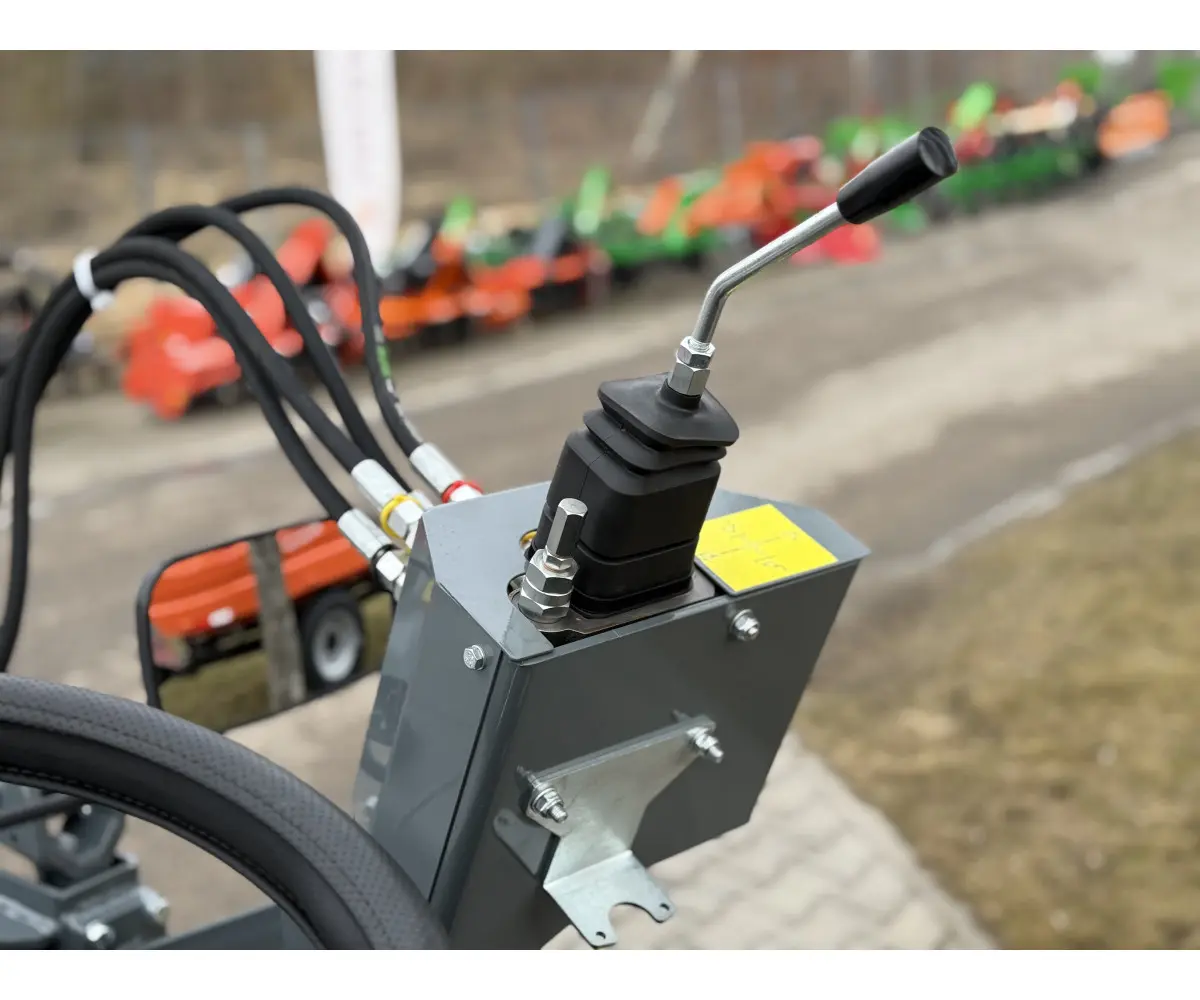 Solis 26HST su frontaliniu krautuvu