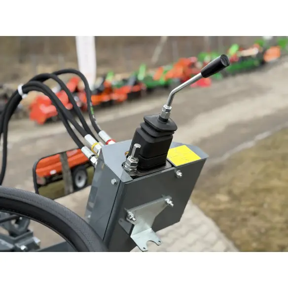 Solis 26HST su frontaliniu krautuvu