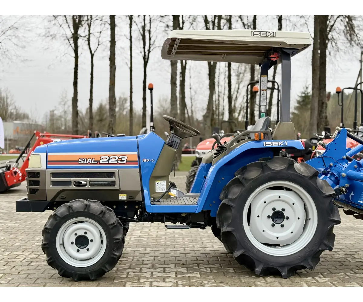Iseki TF-223 su žemės dirbimo freza
