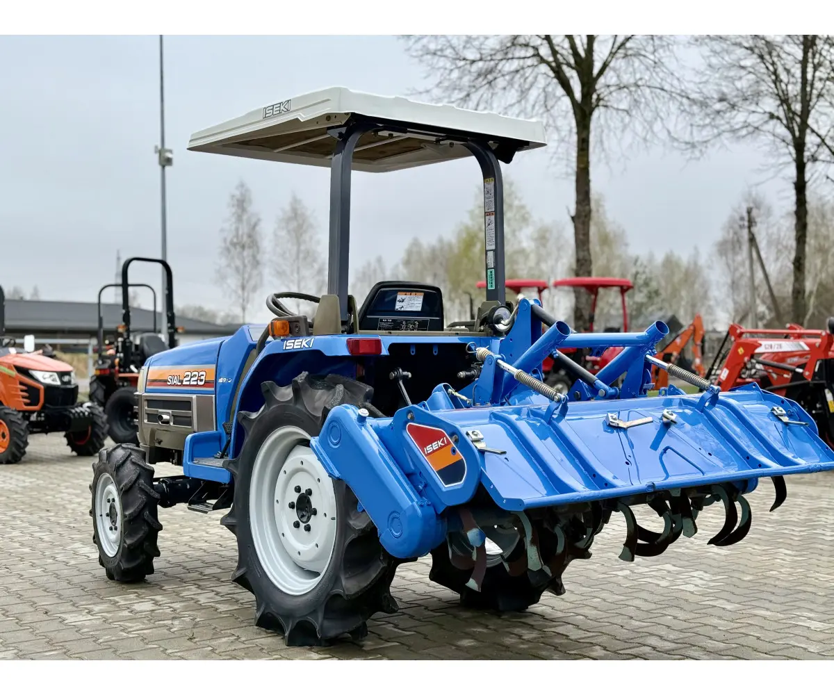 Iseki TF-223 su žemės dirbimo freza