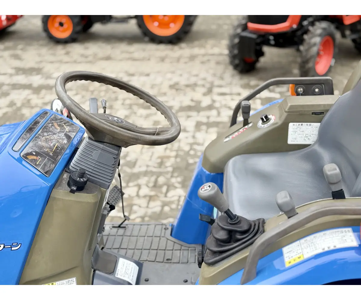 Iseki TF-223 su žemės dirbimo freza