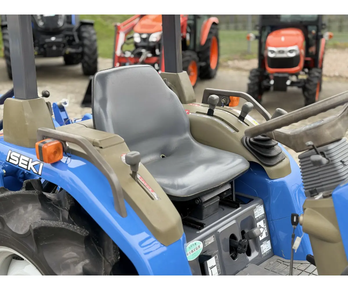 Iseki TF-223 su žemės dirbimo freza