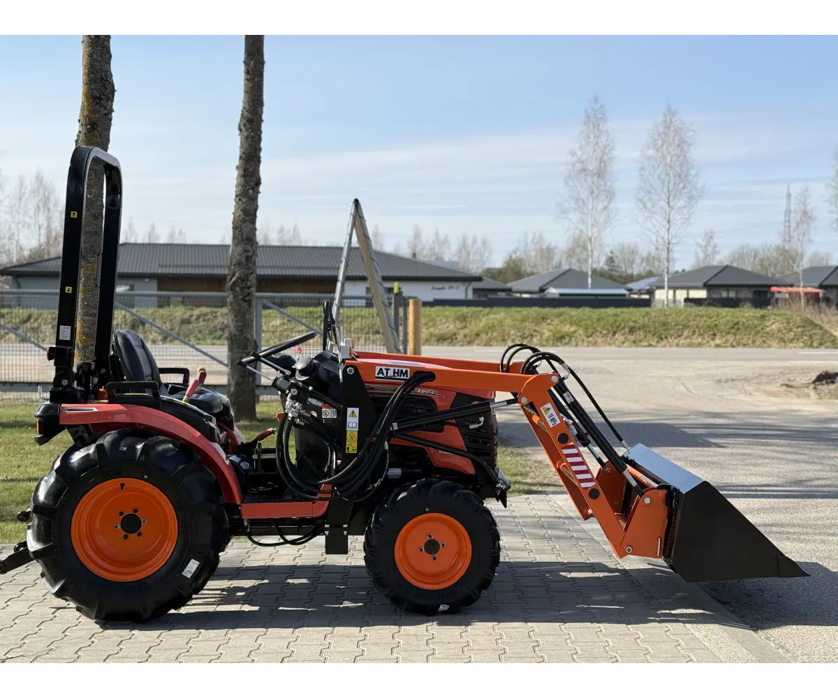 Hinomoto HM3025 su frontaliniu krautuvu