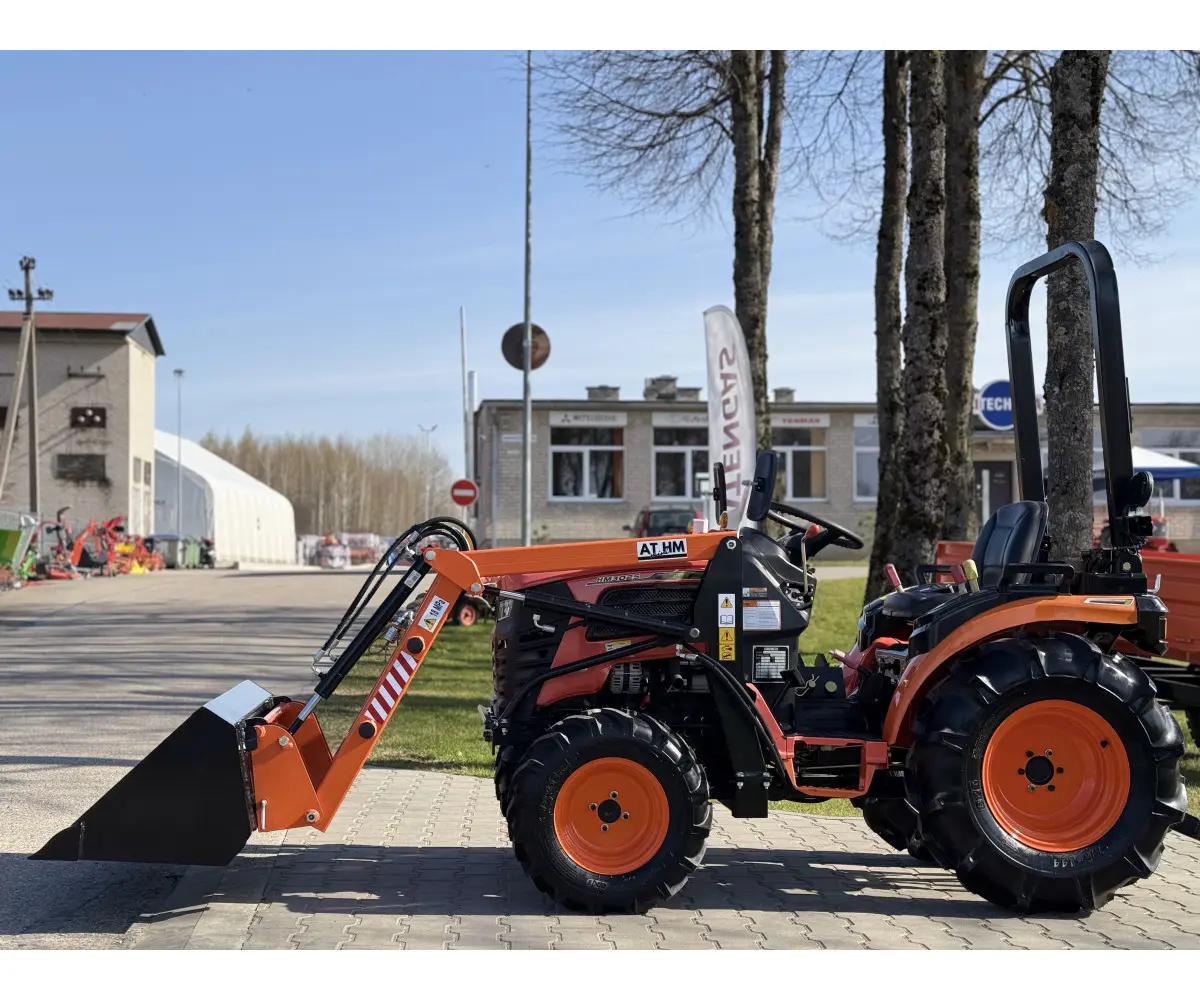 Hinomoto HM3025 su frontaliniu krautuvu