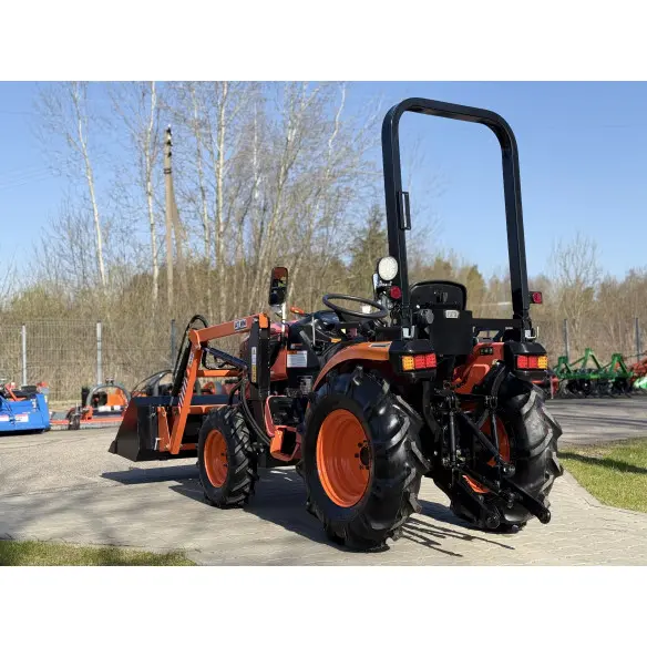 Hinomoto HM3025 su frontaliniu krautuvu