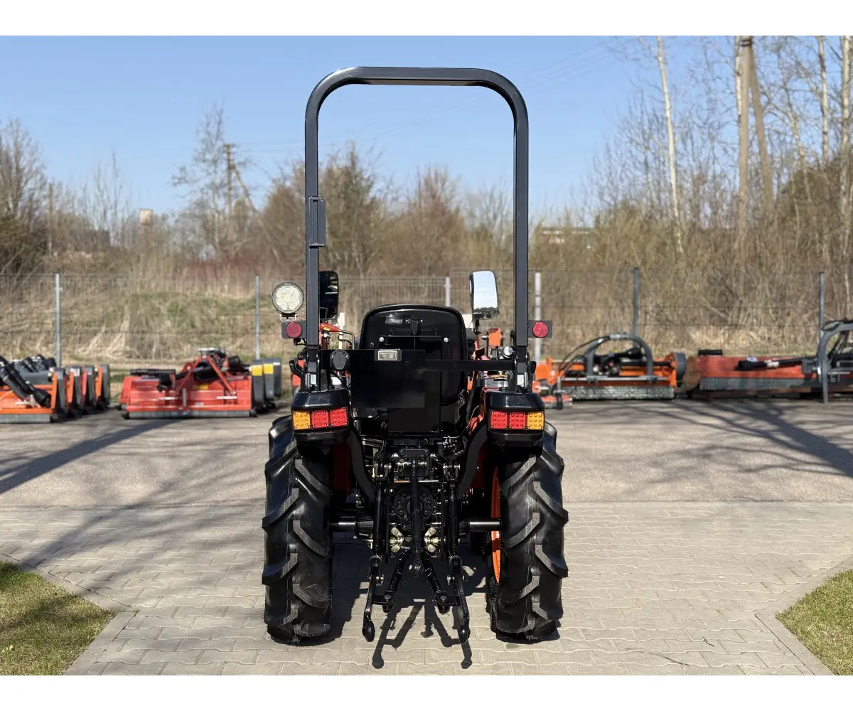 Hinomoto HM3025 su frontaliniu krautuvu