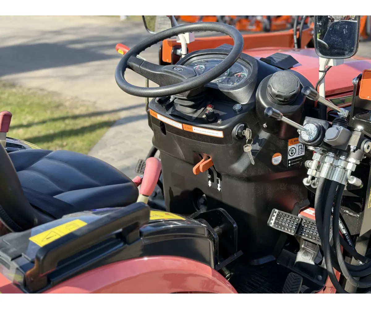 Hinomoto HM3025 su frontaliniu krautuvu