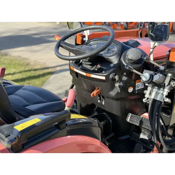 Hinomoto HM3025 su frontaliniu krautuvu