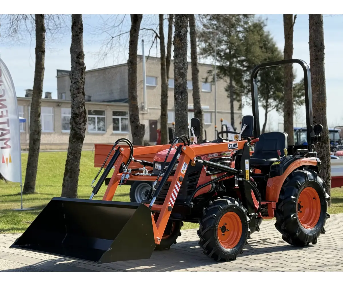 Hinomoto HM3025 su frontaliniu krautuvu