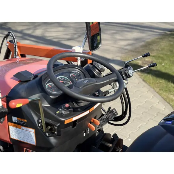 Hinomoto HM3025 su frontaliniu krautuvu