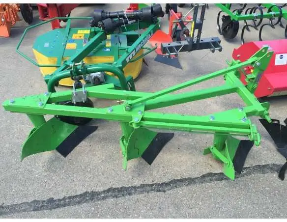 3-jų korpusų plūgas